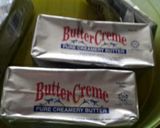 Gambar langkah 2 resipi Biskut Mix coklat chip & badam.