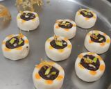 A picture of step 5 of Kaju chocolate cups.