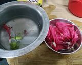 A picture of step 1 of Hibiscus flowers Tea.