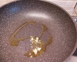 Foto del passaggio 2 della ricetta Frittata di zucchine e pisellini