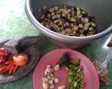 Foto langkah ke 3 dari resep Sambal Terong Teri Pete.