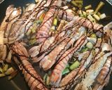 Foto del paso 2 de la receta Galeras con ajos tiernos