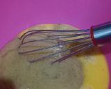 Foto langkah ke 3 dari resep Banana Muffin Praktis.