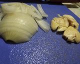 Foto langkah ke 2 dari resep Masakan Simpel Pemula#1: Ayam Goreng Mentega Kecap.