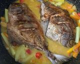 Foto langkah ke 3 dari resep Ikan Goreng Bumbu Acar Kuning.