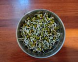 મગ સ્પ્રાઉટ્સ અને બટાકા ચિપ્સ ચાટ (Sprout Moong & Potato Chips Chaat Recipe In Gujarati) રેસીપી સ્ટેપ2ફોટો