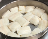 Foto del paso 3 de la receta: Lomos de bacalao desalado al pil-pil