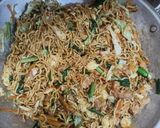 Foto langkah ke 9 dari resep Mie Goreng Tempe.