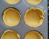 A picture of step 4 of Apple pie muffins.