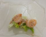 Foto langkah ke 3 dari resep Vietnamese spring roll.