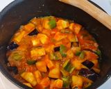 Foto del paso 5 de la receta: Jamoncitos de pollo en salsa de cebolla y berenjena