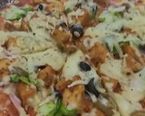 A picture of step 5 of Cheesy tikka pizza.