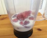 Foto do passo 1 de Gelado de pauzinho de morango e banana