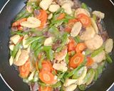 Foto langkah ke 4 dari resep Tumis Capcay Sederhana.