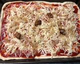 Pizza magyarosan (tükörtojással, kolbásszal, szalonnával... hm...) recept fázis 3 fotója