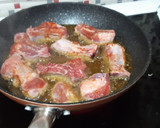 Foto del paso 4 de la receta: Costillas de cerdo con patatas paja al ajillo