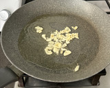 Foto del paso 1 de la receta: Merluza en salsa verde