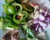 Foto langkah ke 2 dari resep Tumis kikil cabe hijau.