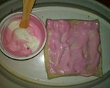Foto langkah ke 4 dari resep Roti ice cream isi buah simple.