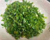 香腸彩蔬炒泡麵的食譜步驟3照片