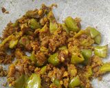 A picture of step 7 of Shimla mirchi besan sabzi.