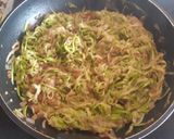 Foto del paso 5 de la receta: Tallarines de calabacín con langostinos al teriyaki