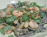 A picture of step 14 of Seafood pasta.