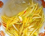 Foto langkah ke 4 dari resep Rujak mangga serut.