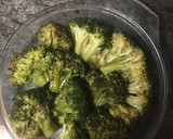 Foto del paso 1 de la receta: Brócoli gratinado en su propio jugo