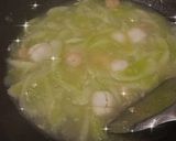 Foto langkah ke 4 dari resep Tumis timun bakso udang.