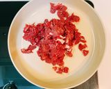 寵物鮮食🍽草莓拌甜椒牛肉的食譜步驟1照片
