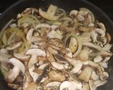 Foto del paso 4 de la receta: Chuleta encebollada con champiñones