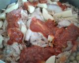 Foto del paso 5 de la receta: Cazuela de garbanzos y pavo atomatada