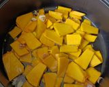 A picture of step 2 of Stir-Fried Pumpkin with Eggs (Easy Recipe for Eye Health).