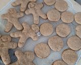Foto del paso 4 de la receta: Galletas de jengibre saludables 90 cal x porción(4 galletitas redondas)