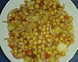 A picture of step 3 of Khatti meethi chana chaat.