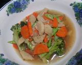 Foto langkah ke 3 dari resep Cah brokoli wortel buncis bakso.