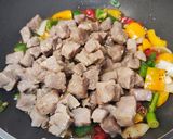 Foto langkah ke 5 dari resep Tenderloin Paprika Saus Lada Hitam.