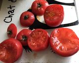Une image de l'étape 1 de Tomates roses farcies ricotta,jambon blanc et oignon nouveau au citron caviar.