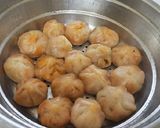 A picture of step 7 of Vegetables schezwan momos.