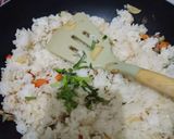 Foto langkah ke 2 dari resep Nasgor cabe rawit daun jeruk.