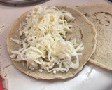 Foto del paso 2 de la receta: Quesadillas de Mariscos
