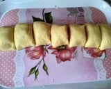Foto langkah ke 3 dari resep Pizza gulung.