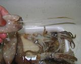 Foto del paso 2 de la receta: Calamares (3 formas de hacerlos) como limpiarlos