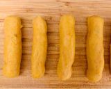 A picture of step 3 of Twist potato rolls.