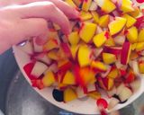 صورة لخطوة 5 من وصفة سلطة فواكه مشكلة 🍌🍋🍍🍏