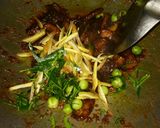 รูปขั้นตอนการทำที่ 3 ของ ผัดเผ็ดปลานิลแดดเดียวทอด