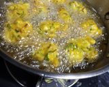 A picture of step 5 of Crispy corn onion fritters.
