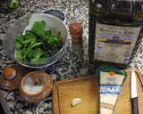 Foto del paso 1 de la receta: Salsa pesto con espinacas