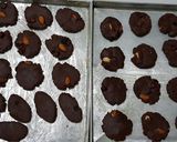 Foto langkah ke 3 dari resep Kukis coklat buah kering.